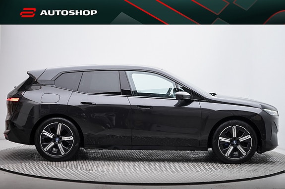 BMW iX 9 of 30
