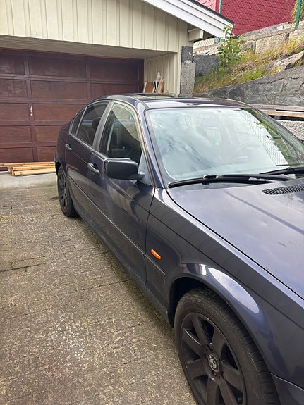BMW 318i 5 of 5