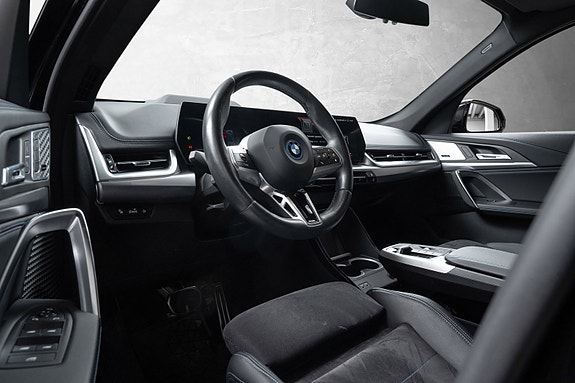 BMW iX1 17 of 29