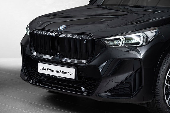 BMW iX1 9 of 29