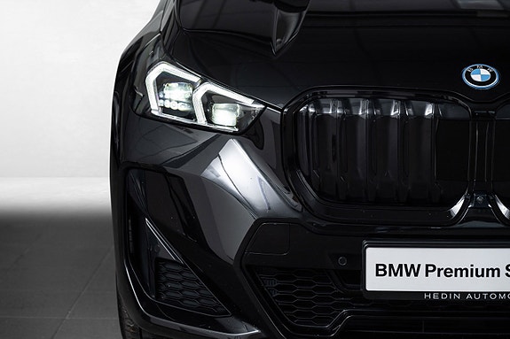 BMW iX1 3 of 29