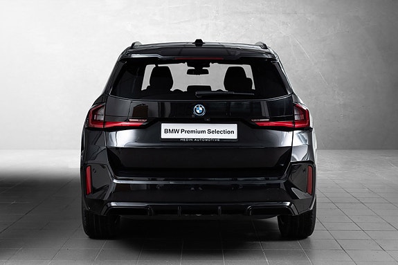 BMW iX1 5 of 29