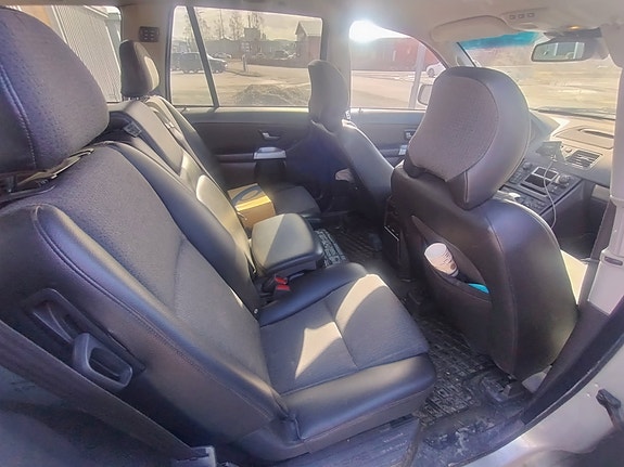 Volvo XC90 2 of 5
