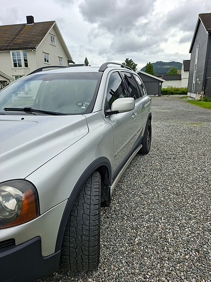 Volvo XC90 3 of 5