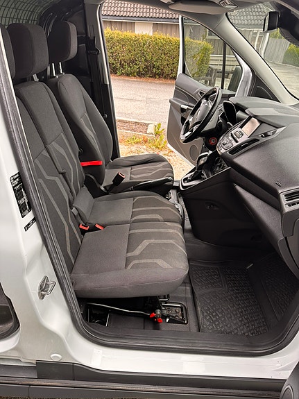Ford Transit Connect 11 of 21