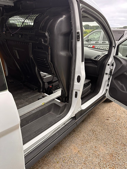 Ford Transit Connect 14 of 21