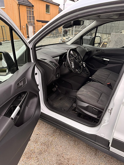 Ford Transit Connect 10 of 21