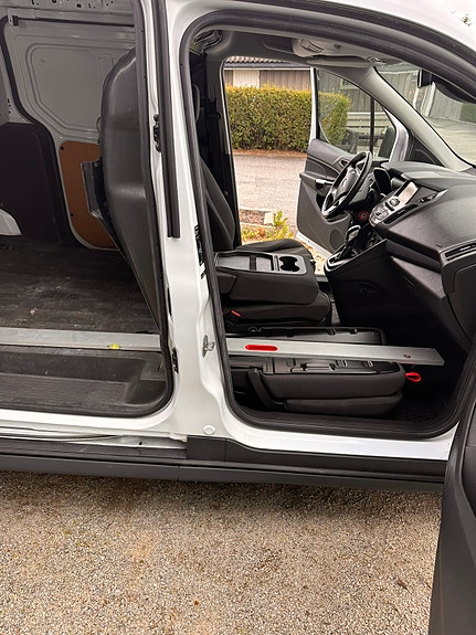 Ford Transit Connect 13 of 21