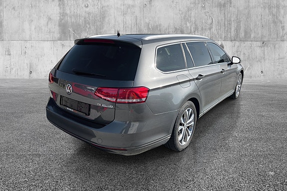 Volkswagen Passat 3 of 5