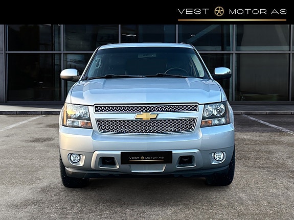 Chevrolet Tahoe 2 of 5