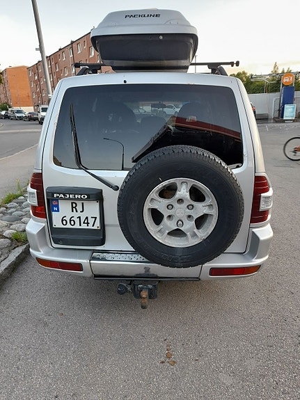 Mitsubishi Pajero 8 of 12