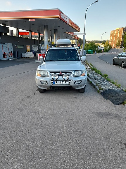 Mitsubishi Pajero 9 of 12