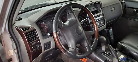 Mitsubishi Pajero 12 of 12
