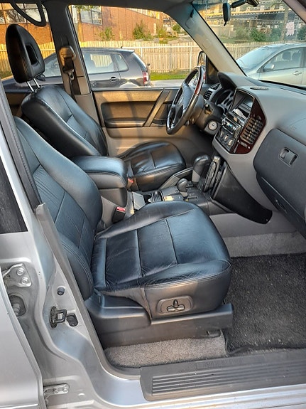 Mitsubishi Pajero 6 of 12