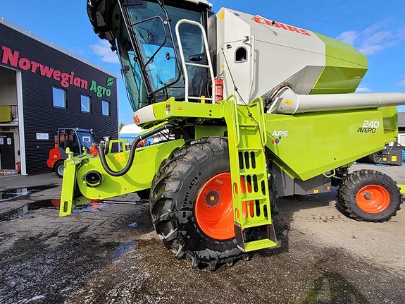 CLAAS Avero 240