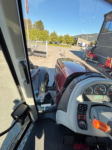 Valtra T234 Direct, fronthydraulikk, kun 3700 t. Nye dekk 2018, kr 1 149 000,-