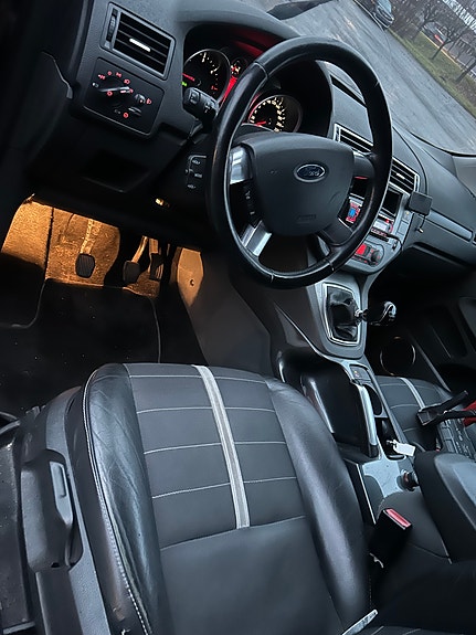 Ford Kuga 11 of 18