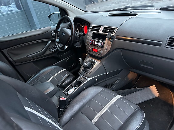 Ford Kuga 14 of 18