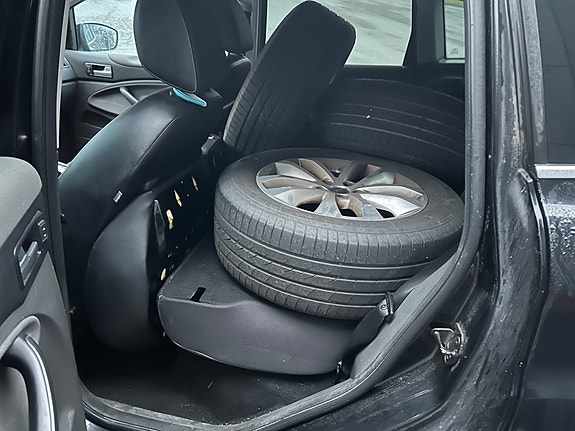 Ford Kuga 12 of 18