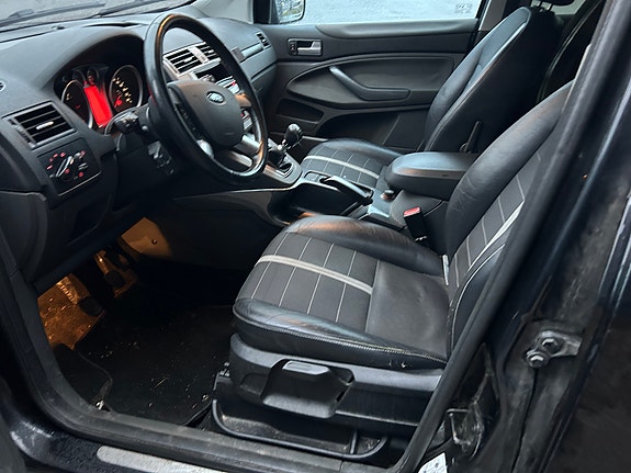 Ford Kuga 17 of 18