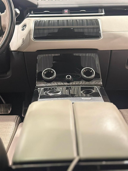 Land Rover Range Rover Velar 17 of 22