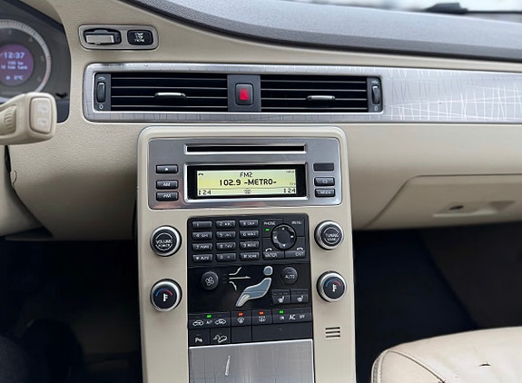 Volvo XC70 10 of 16