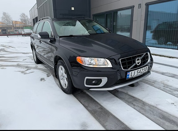 Volvo XC70 2 of 5