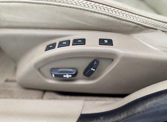 Volvo XC70 16 of 16