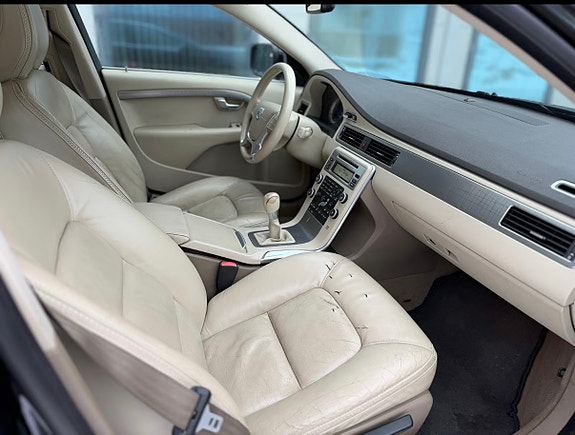 Volvo XC70 12 of 16