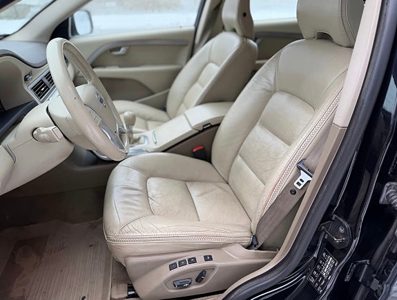 Volvo XC70 13 of 16