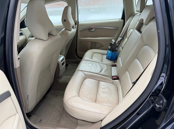 Volvo XC70 14 of 16