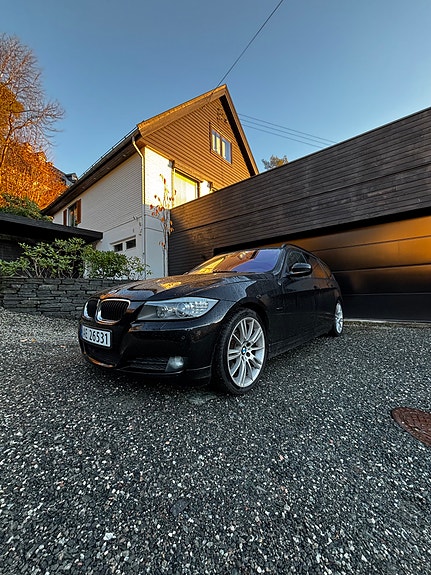 BMW 318d 3 of 5