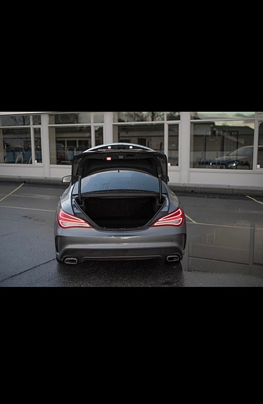 Mercedes-Benz CLA250 3 of 5