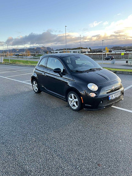 Fiat 500 2 of 5