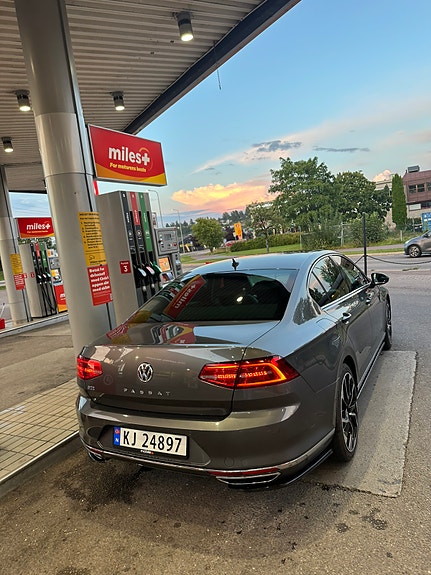 Volkswagen Passat 2 of 14