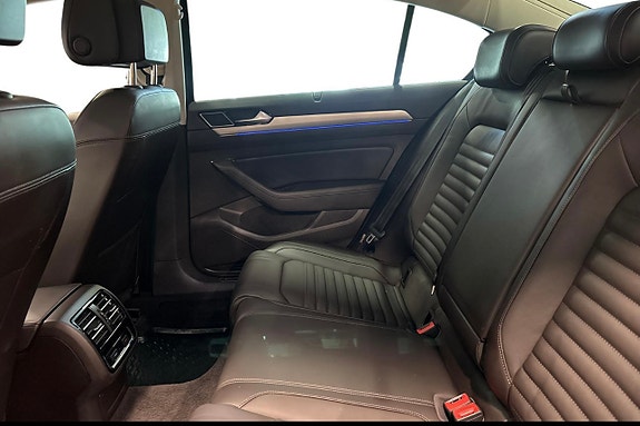Volkswagen Passat 12 of 14