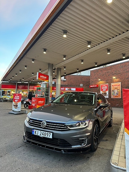 Volkswagen Passat 4 of 14
