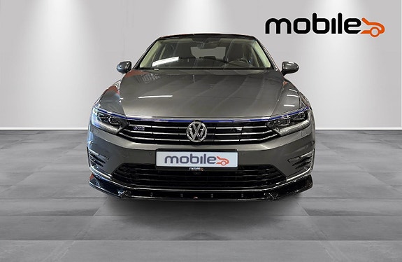 Volkswagen Passat 11 of 14
