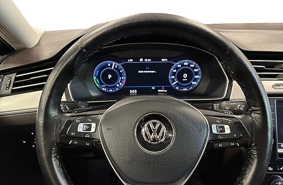 Volkswagen Passat 9 of 14