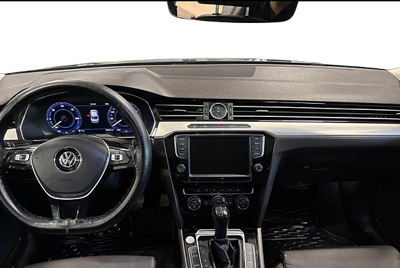 Volkswagen Passat 5 of 14