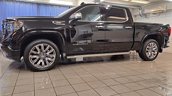 GMC Sierra 3 of 5