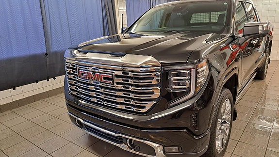 GMC Sierra 2 of 5