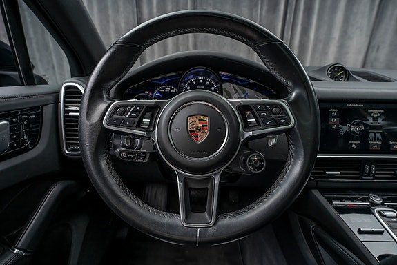 Porsche Cayenne 11 of 30