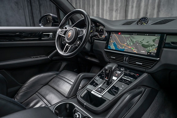 Porsche Cayenne 17 of 30