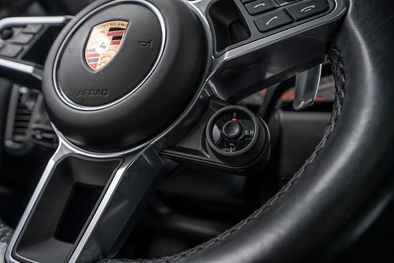 Porsche Cayenne 12 of 30