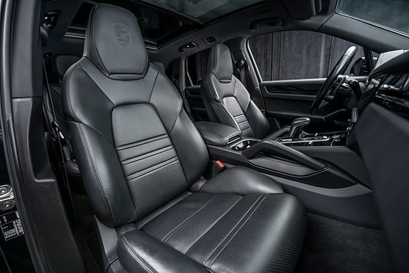 Porsche Cayenne 13 of 30