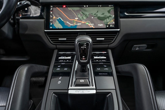 Porsche Cayenne 24 of 30