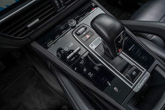 Porsche Cayenne 21 of 30