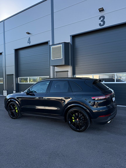 Porsche Cayenne 5 of 30