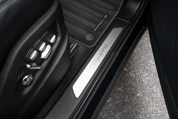 Porsche Cayenne 29 of 30